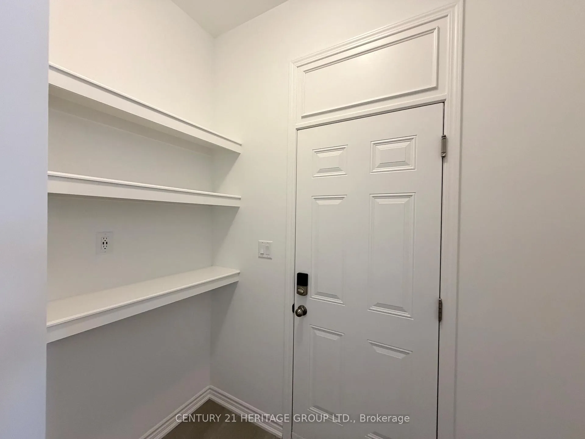 Photo 17 of 92 Vinewood Crescent, Barrie, Rural Barrie Southeast — HOMEH