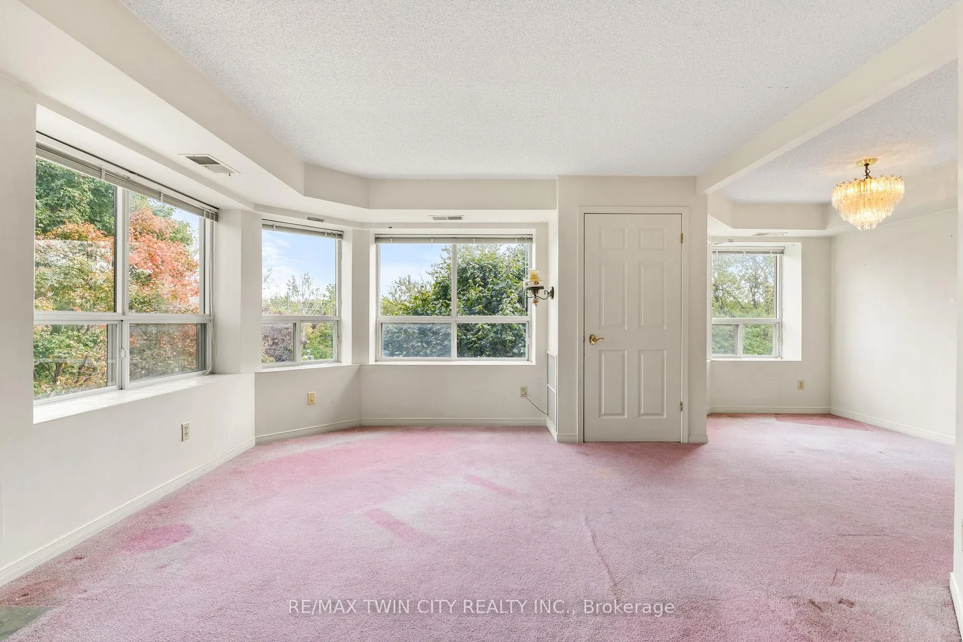 Photo 10 of Unit 404, 281 Bristol Street, Guelph, Junction/Onward Willow — HOMEH