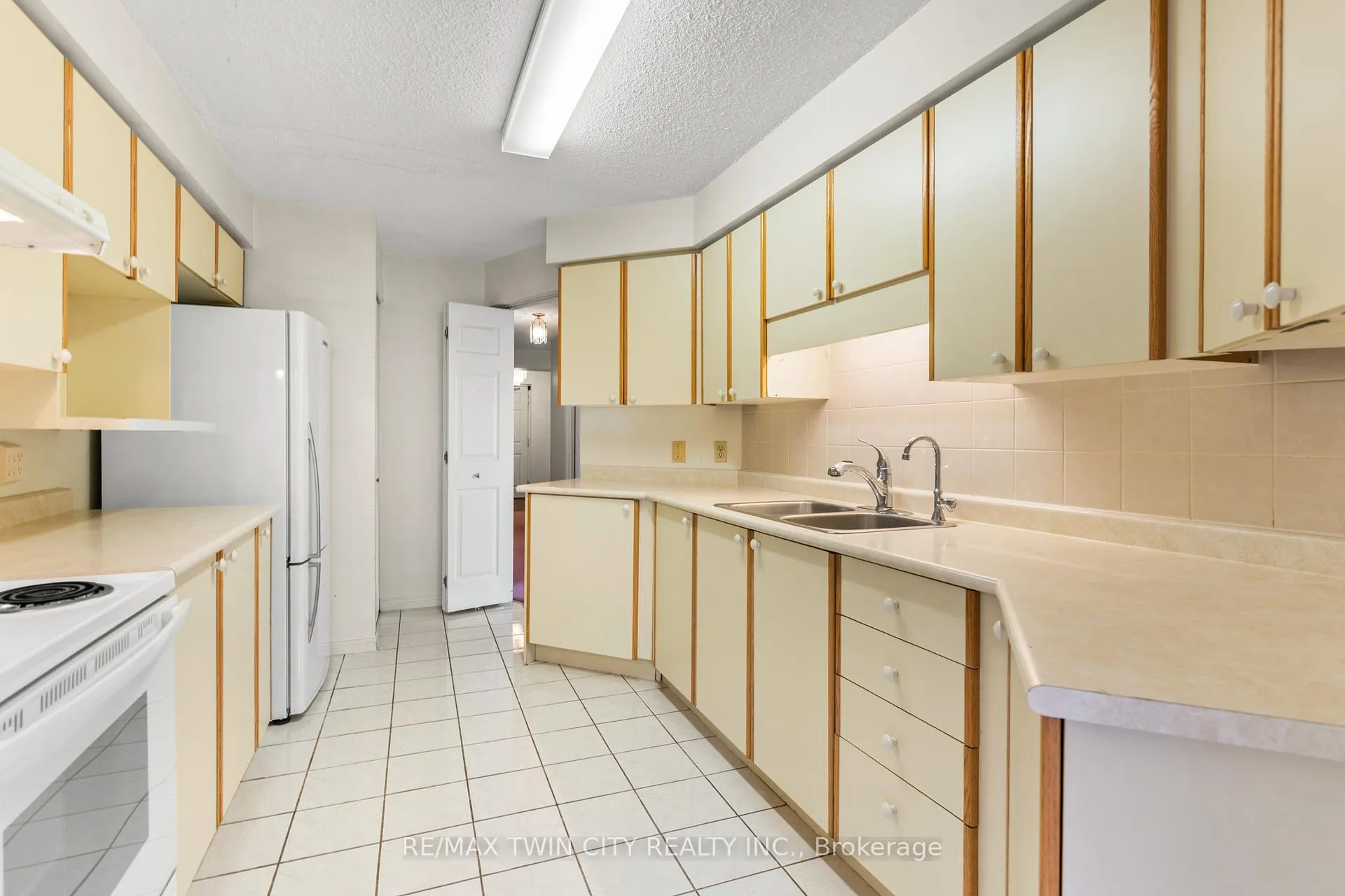 Photo 17 of Unit 404, 281 Bristol Street, Guelph, Junction/Onward Willow — HOMEH