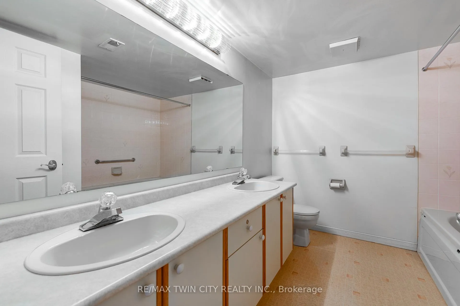 Photo 24 of Unit 404, 281 Bristol Street, Guelph, Junction/Onward Willow — HOMEH