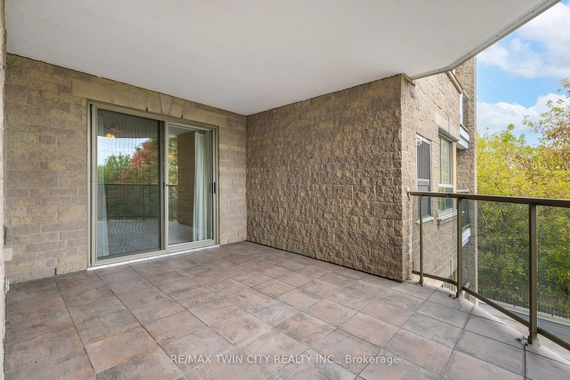 Photo 27 of Unit 404, 281 Bristol Street, Guelph, Junction/Onward Willow — HOMEH