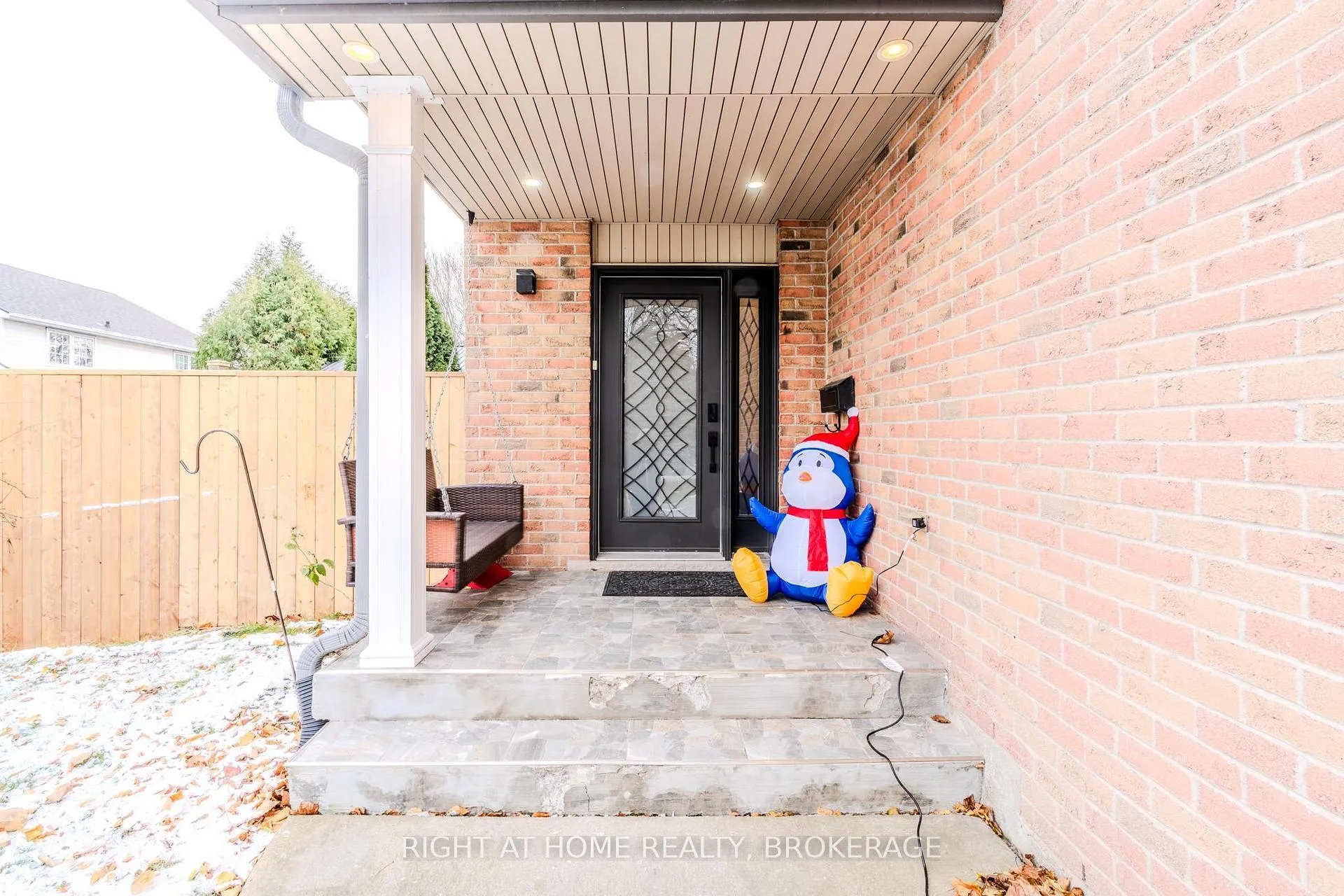 Photo 2 of 42 Drakes Drive, Hamilton, Stoney Creek — HOMEH