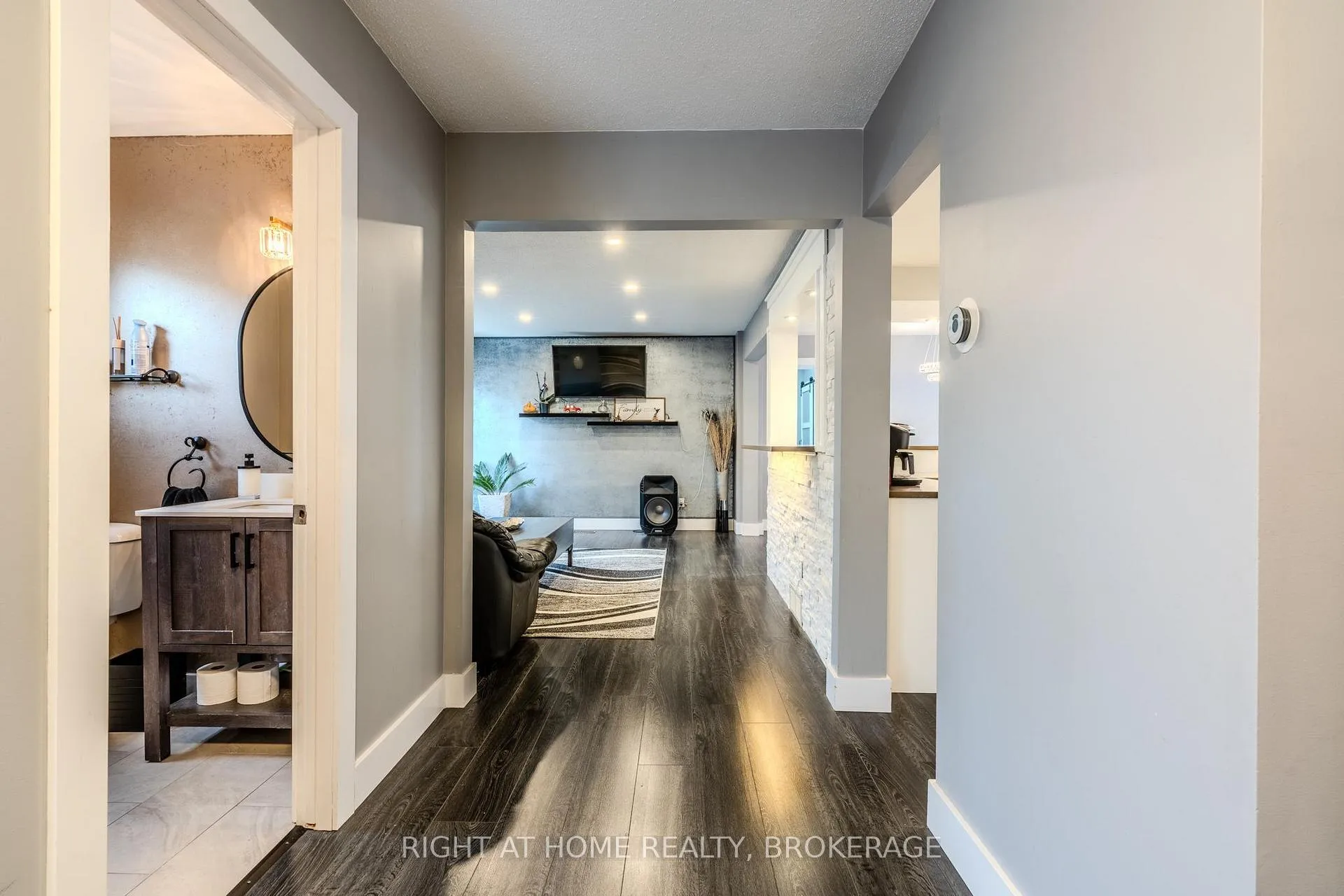 Photo 5 of 42 Drakes Drive, Hamilton, Stoney Creek — HOMEH