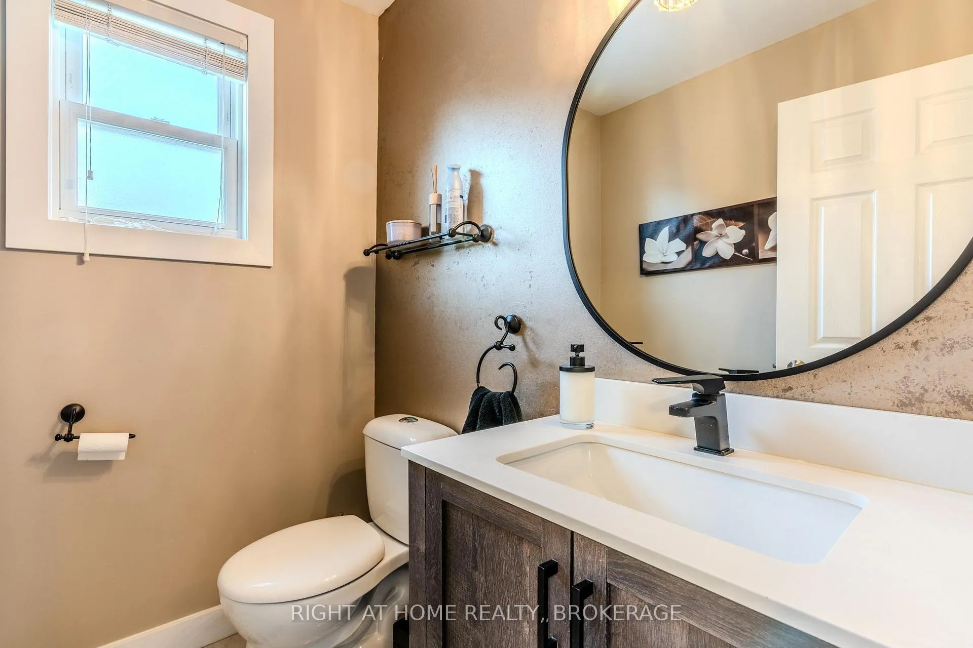 Photo 6 of 42 Drakes Drive, Hamilton, Stoney Creek — HOMEH