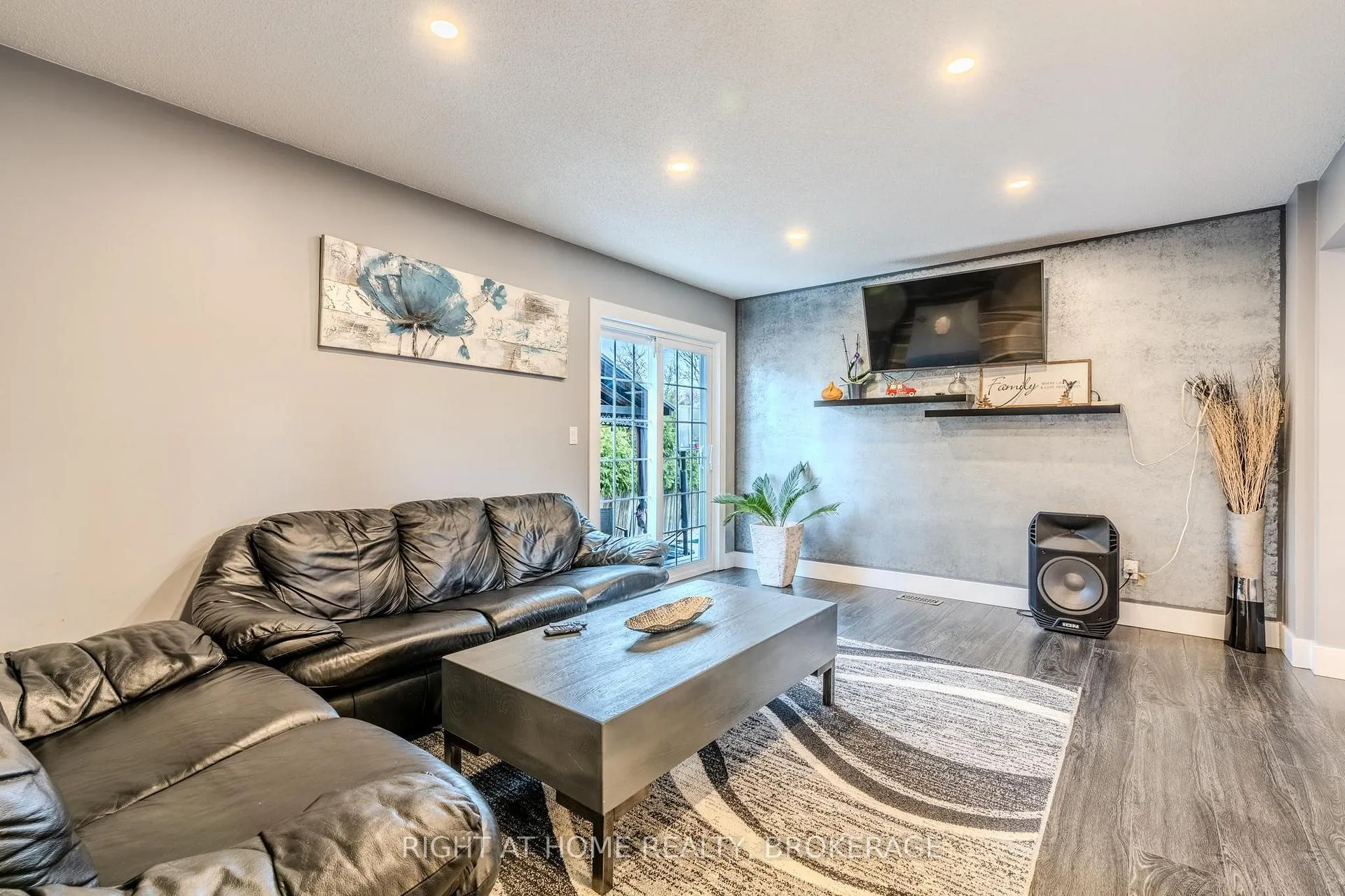Photo 7 of 42 Drakes Drive, Hamilton, Stoney Creek — HOMEH