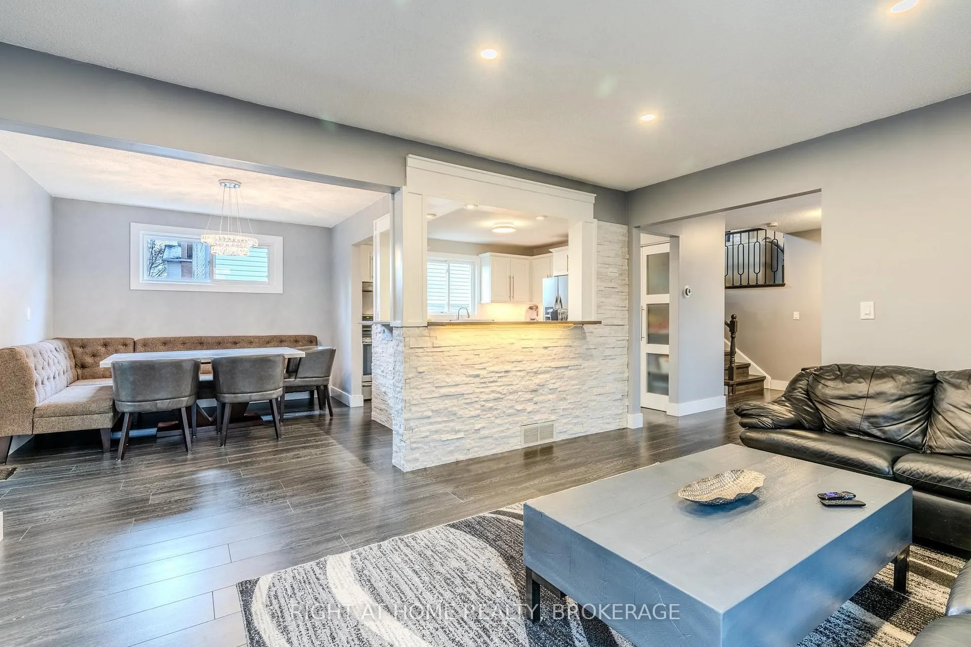 Photo 8 of 42 Drakes Drive, Hamilton, Stoney Creek — HOMEH