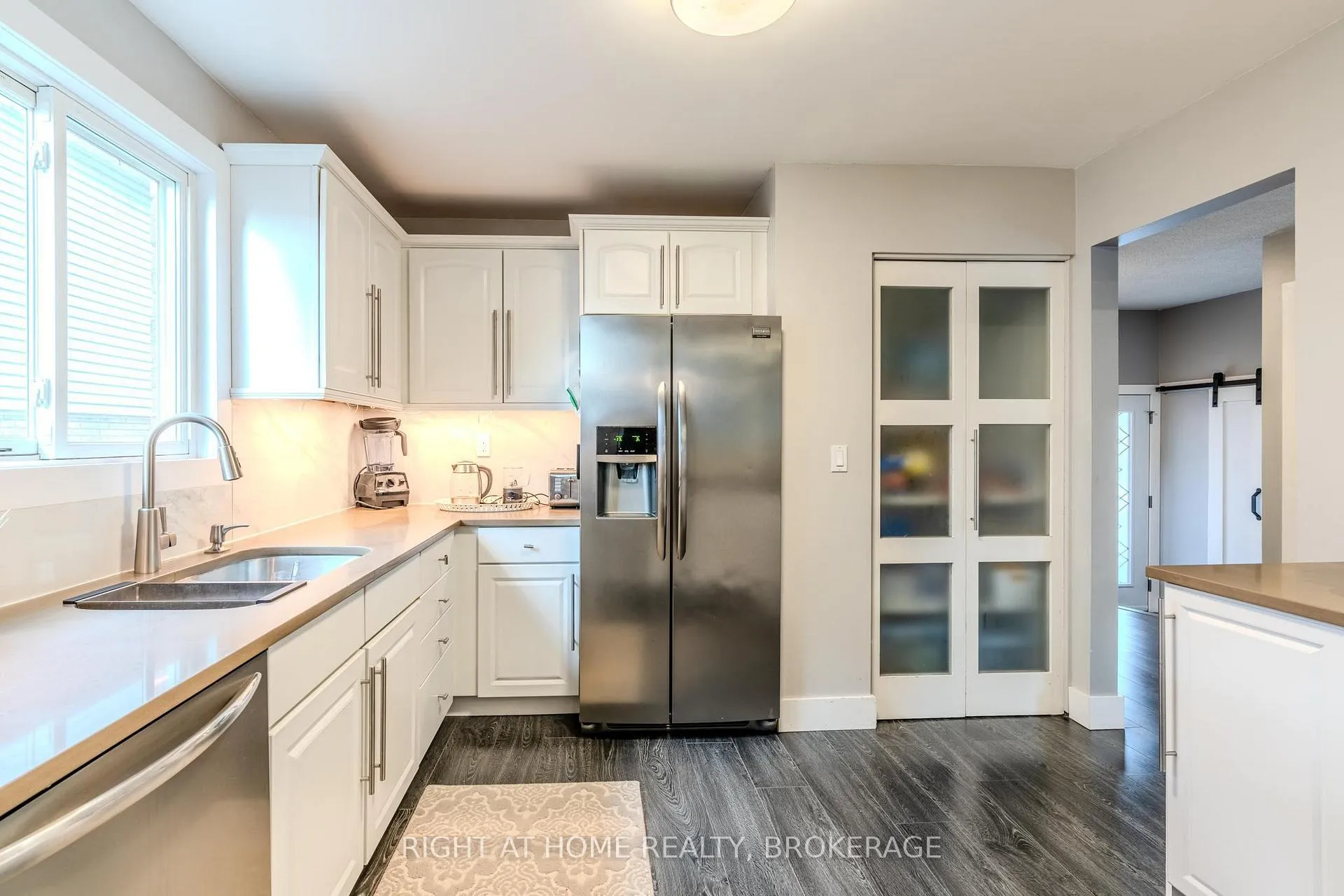Photo 10 of 42 Drakes Drive, Hamilton, Stoney Creek — HOMEH