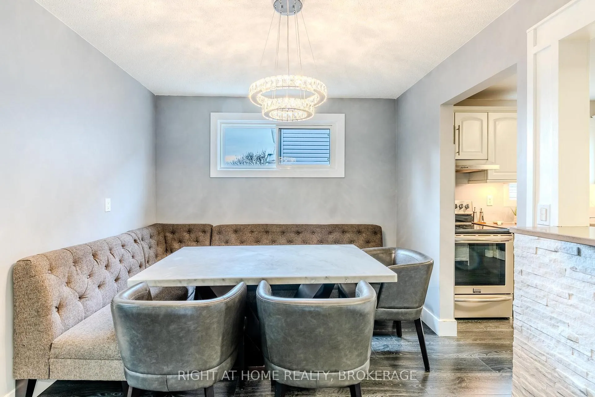 Photo 14 of 42 Drakes Drive, Hamilton, Stoney Creek — HOMEH