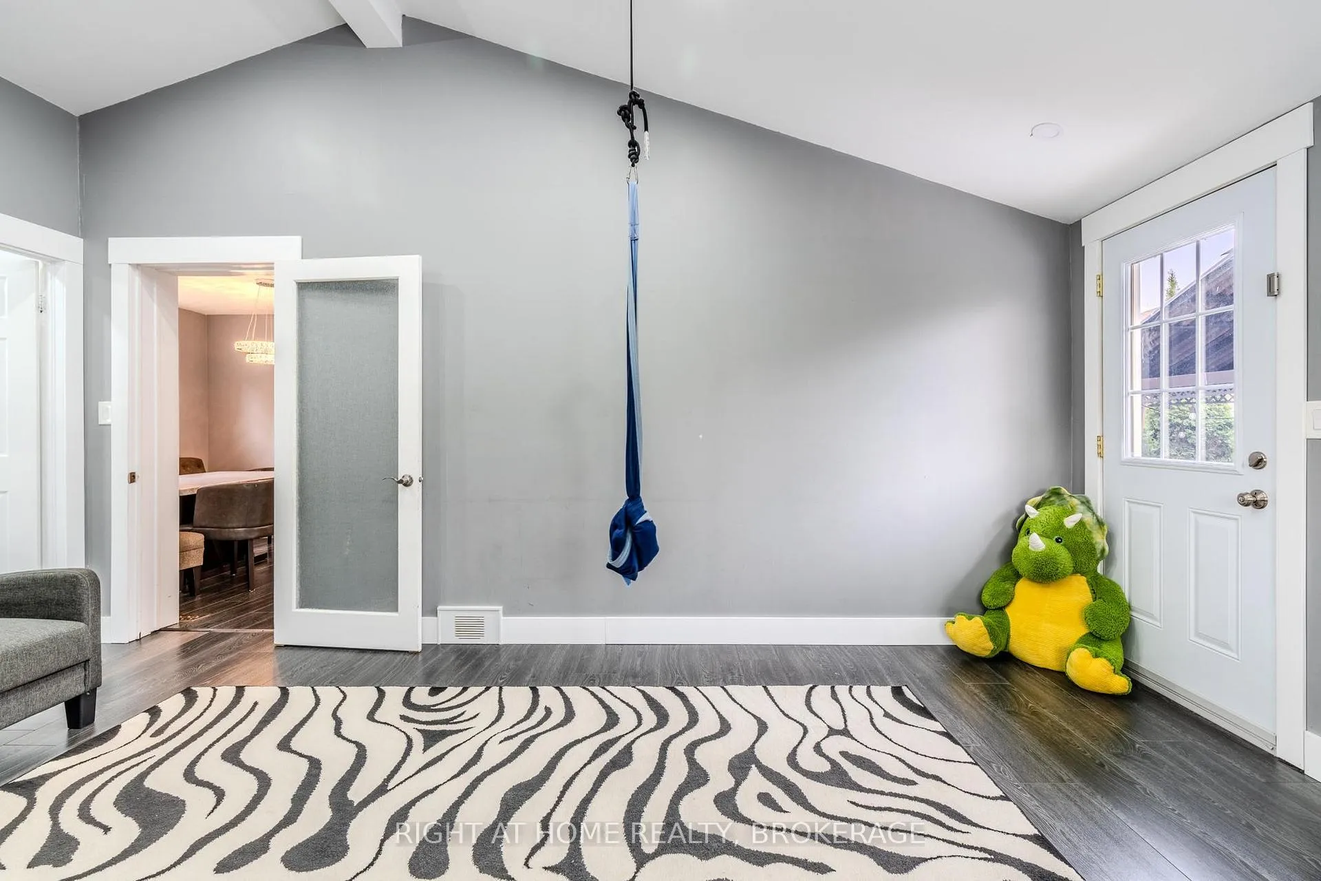 Photo 16 of 42 Drakes Drive, Hamilton, Stoney Creek — HOMEH