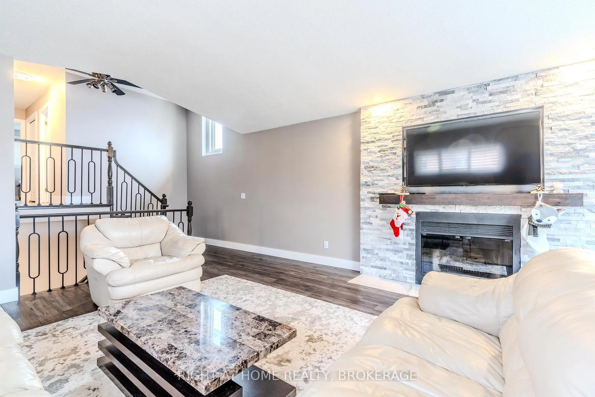 Photo 21 of 42 Drakes Drive, Hamilton, Stoney Creek — HOMEH