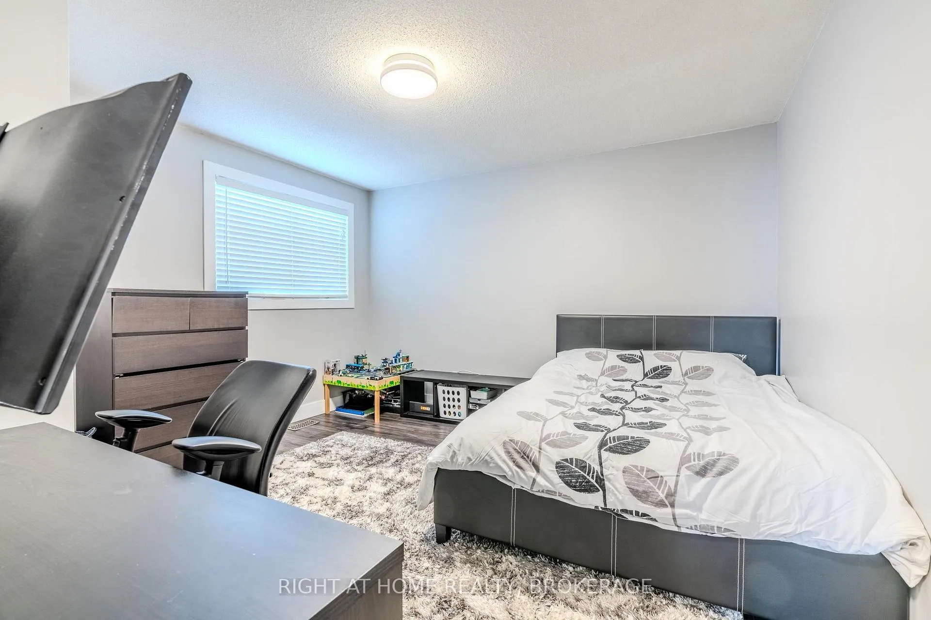 Photo 24 of 42 Drakes Drive, Hamilton, Stoney Creek — HOMEH