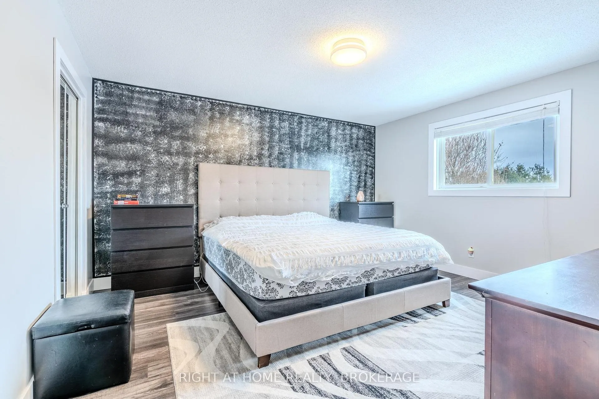 Photo 25 of 42 Drakes Drive, Hamilton, Stoney Creek — HOMEH