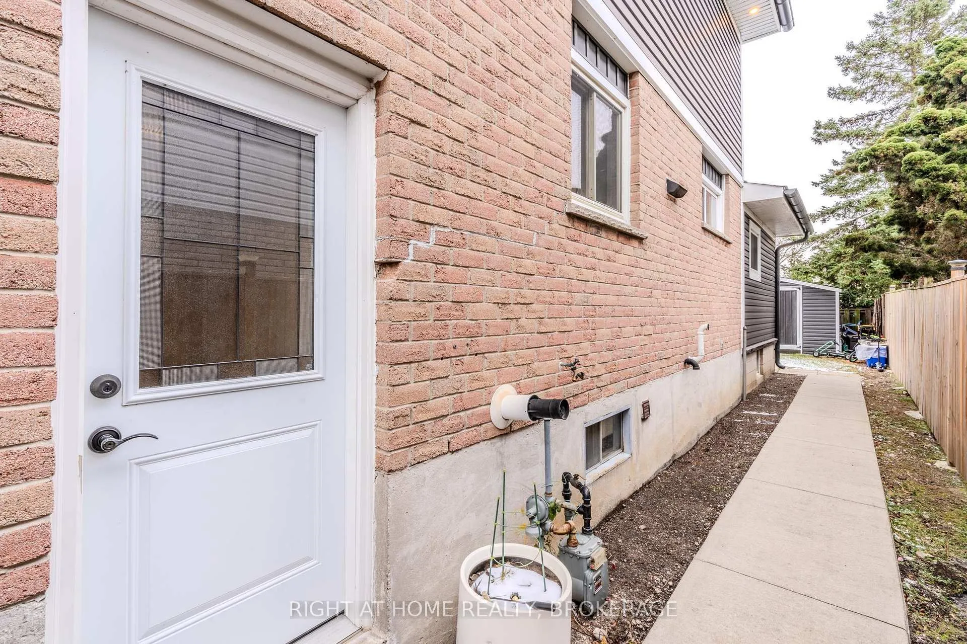 Photo 27 of 42 Drakes Drive, Hamilton, Stoney Creek — HOMEH
