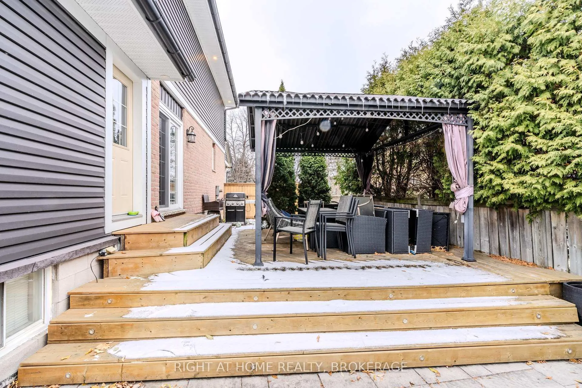 Photo 30 of 42 Drakes Drive, Hamilton, Stoney Creek — HOMEH