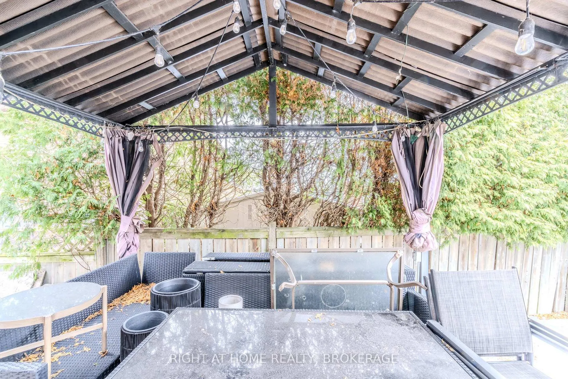 Photo 31 of 42 Drakes Drive, Hamilton, Stoney Creek — HOMEH
