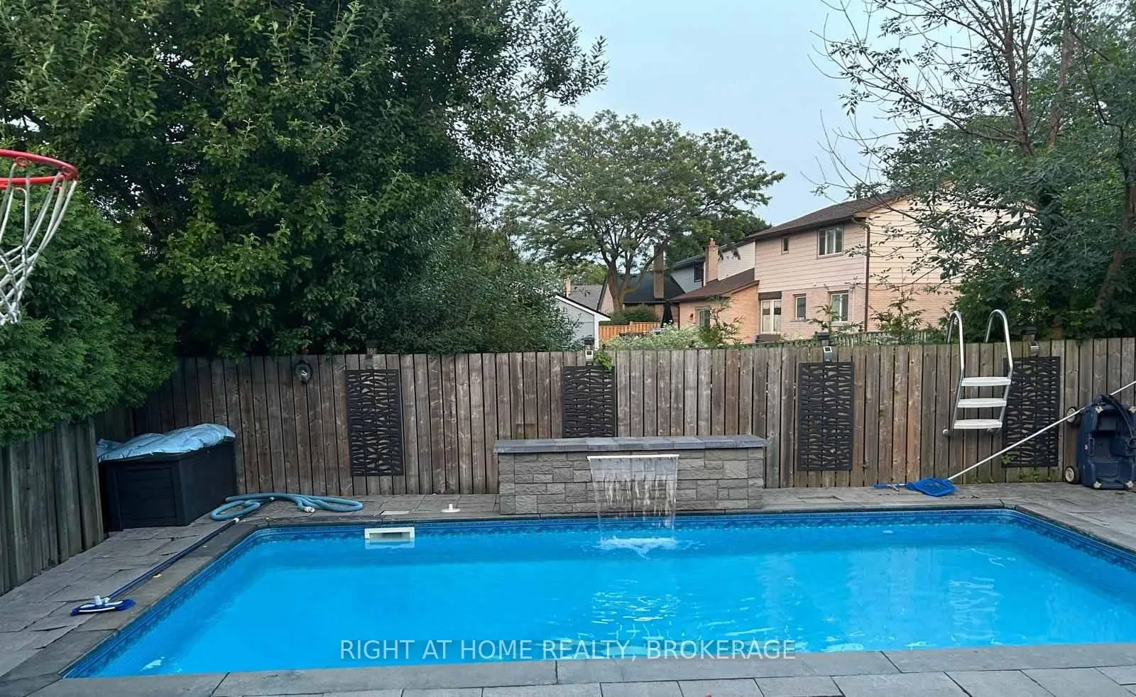 Photo 34 of 42 Drakes Drive, Hamilton, Stoney Creek — HOMEH