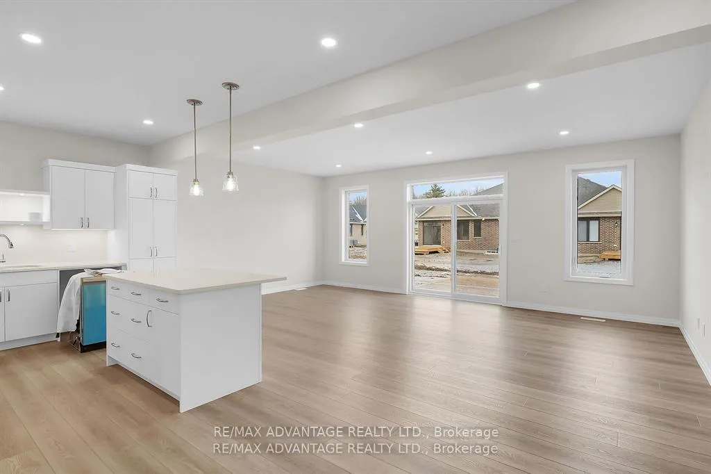 Photo 6 of 107 Cortland Terrace, St. Thomas — HOMEH