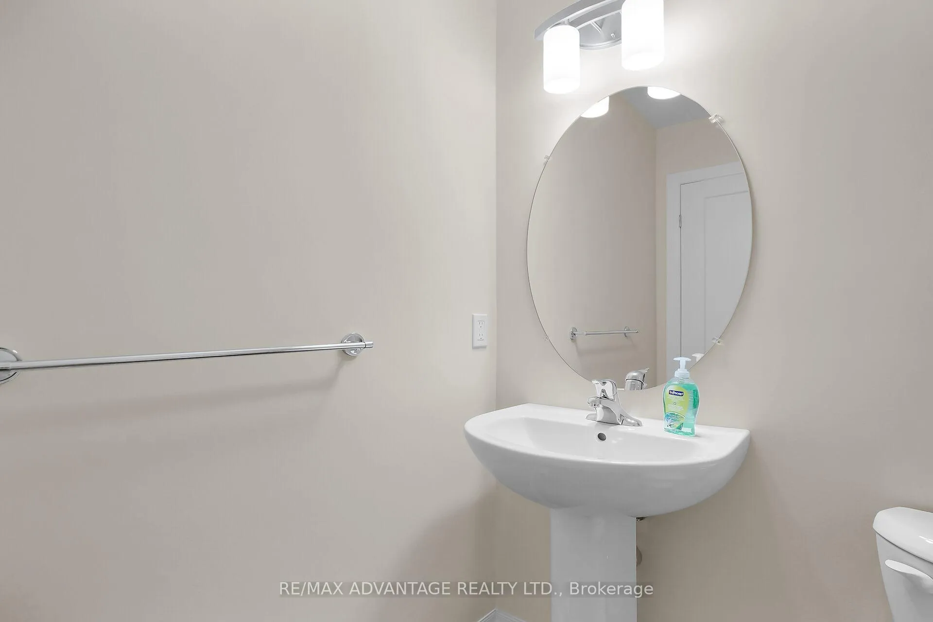 Photo 8 of 107 Cortland Terrace, St. Thomas — HOMEH