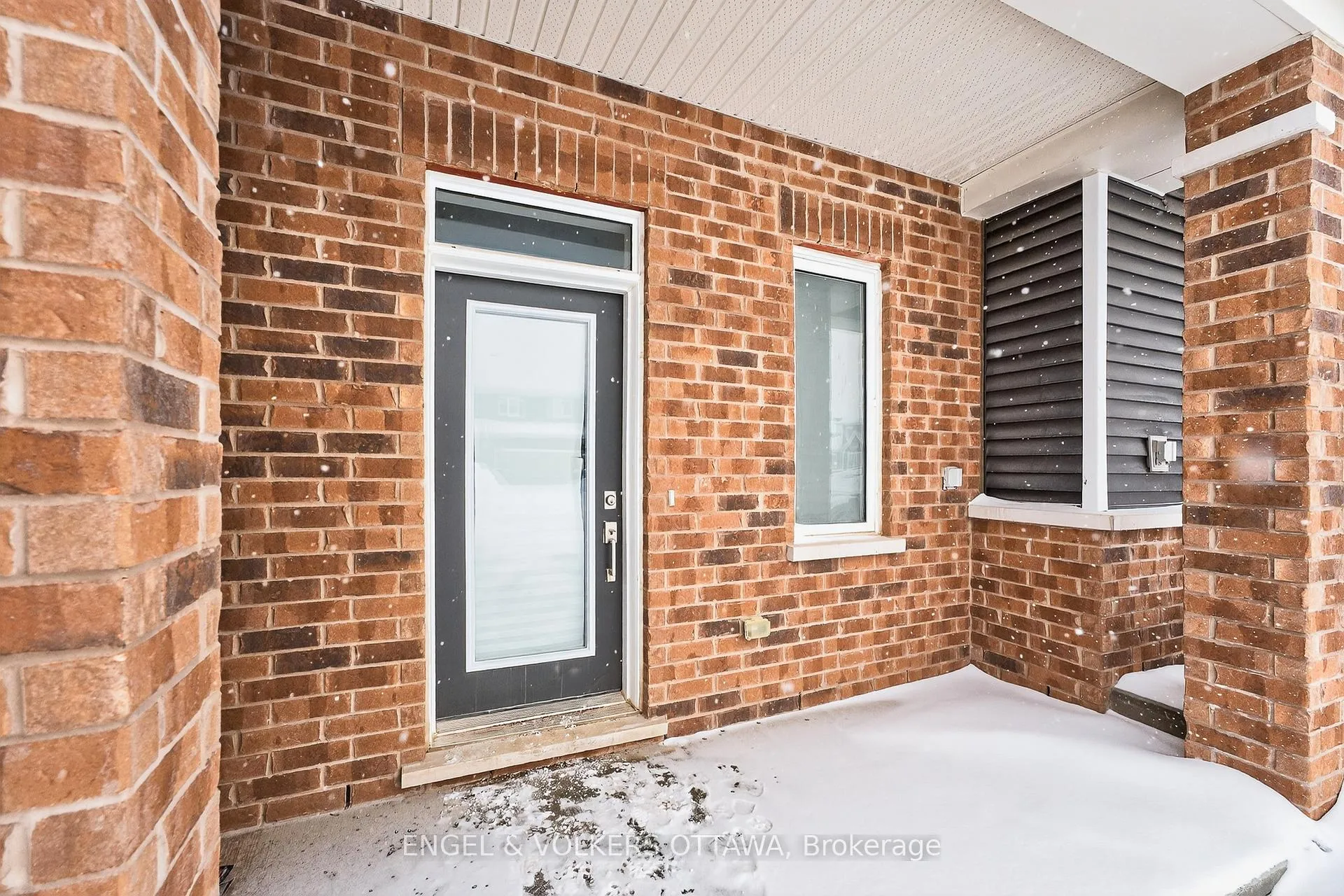 Photo 2 of 2017 Elevation Road, Ottawa, Barrhaven - Half Moon Bay — HOMEH