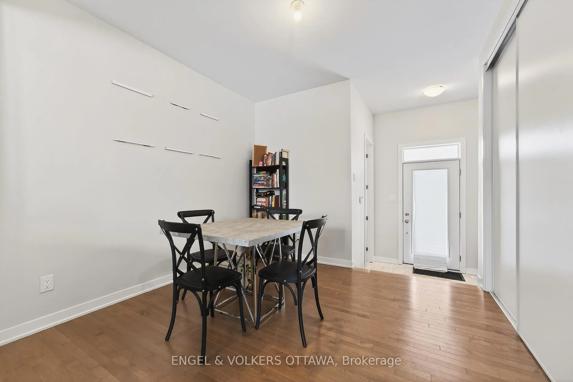 Photo 7 of 2017 Elevation Road, Ottawa, Barrhaven - Half Moon Bay — HOMEH