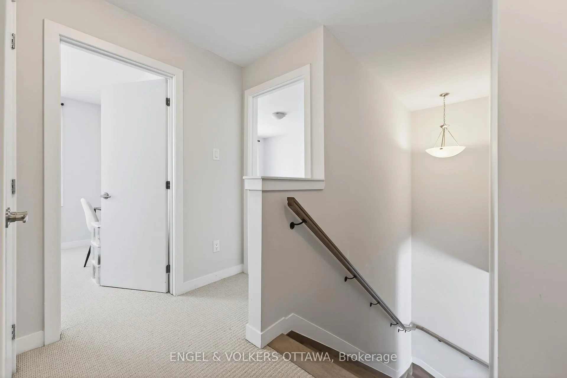 Photo 18 of 2017 Elevation Road, Ottawa, Barrhaven - Half Moon Bay — HOMEH