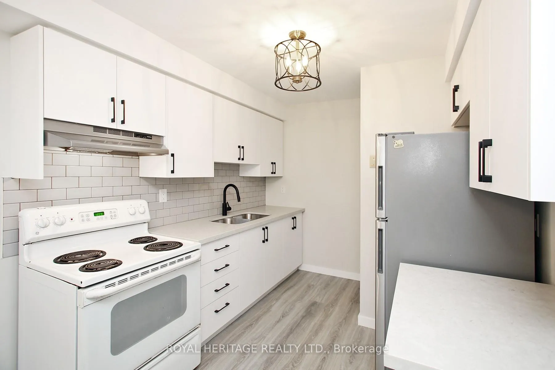 Photo 4 of 27 Parker Crescent, Ajax, South East — HOMEH