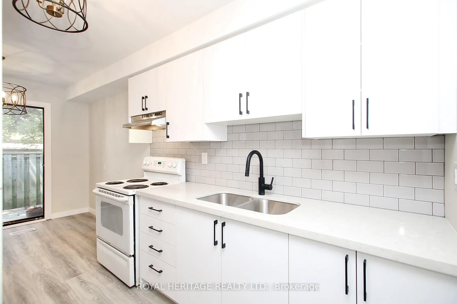Photo 6 of 27 Parker Crescent, Ajax, South East — HOMEH