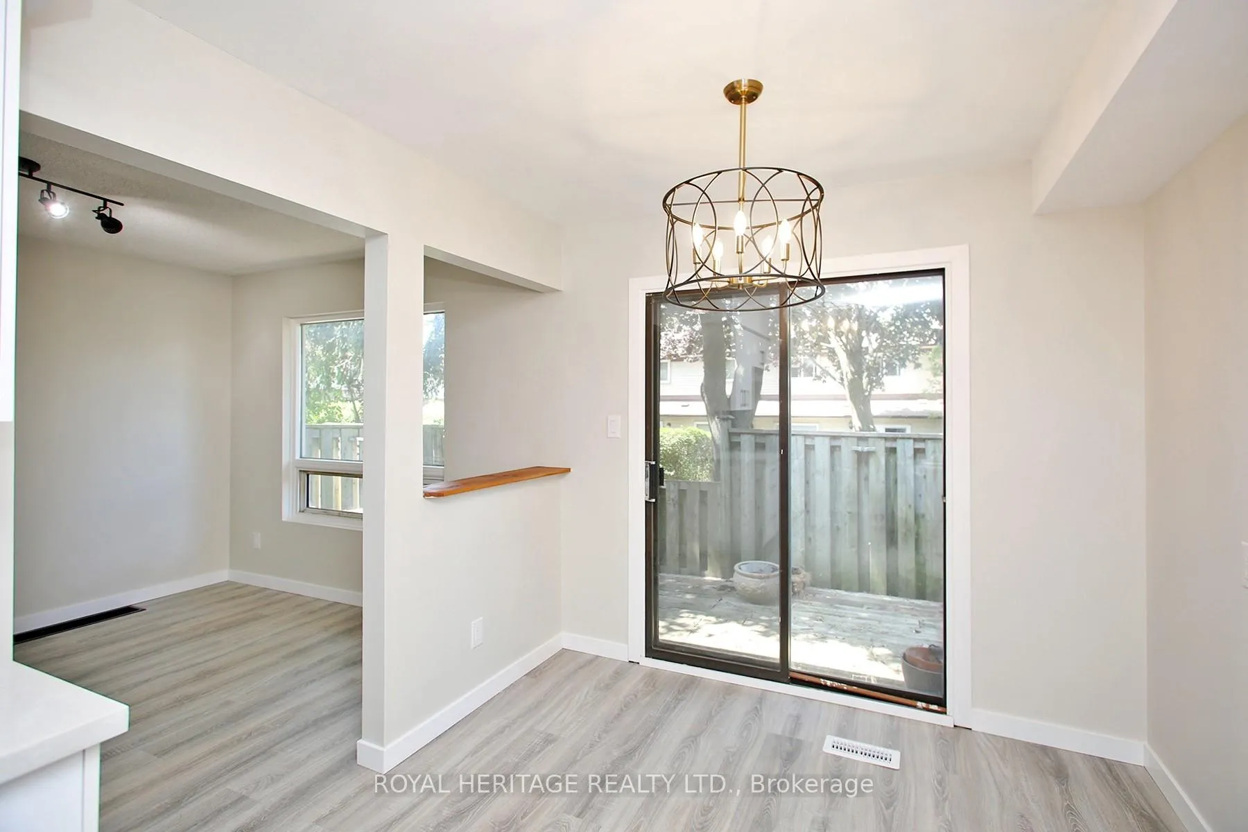 Photo 8 of 27 Parker Crescent, Ajax, South East — HOMEH