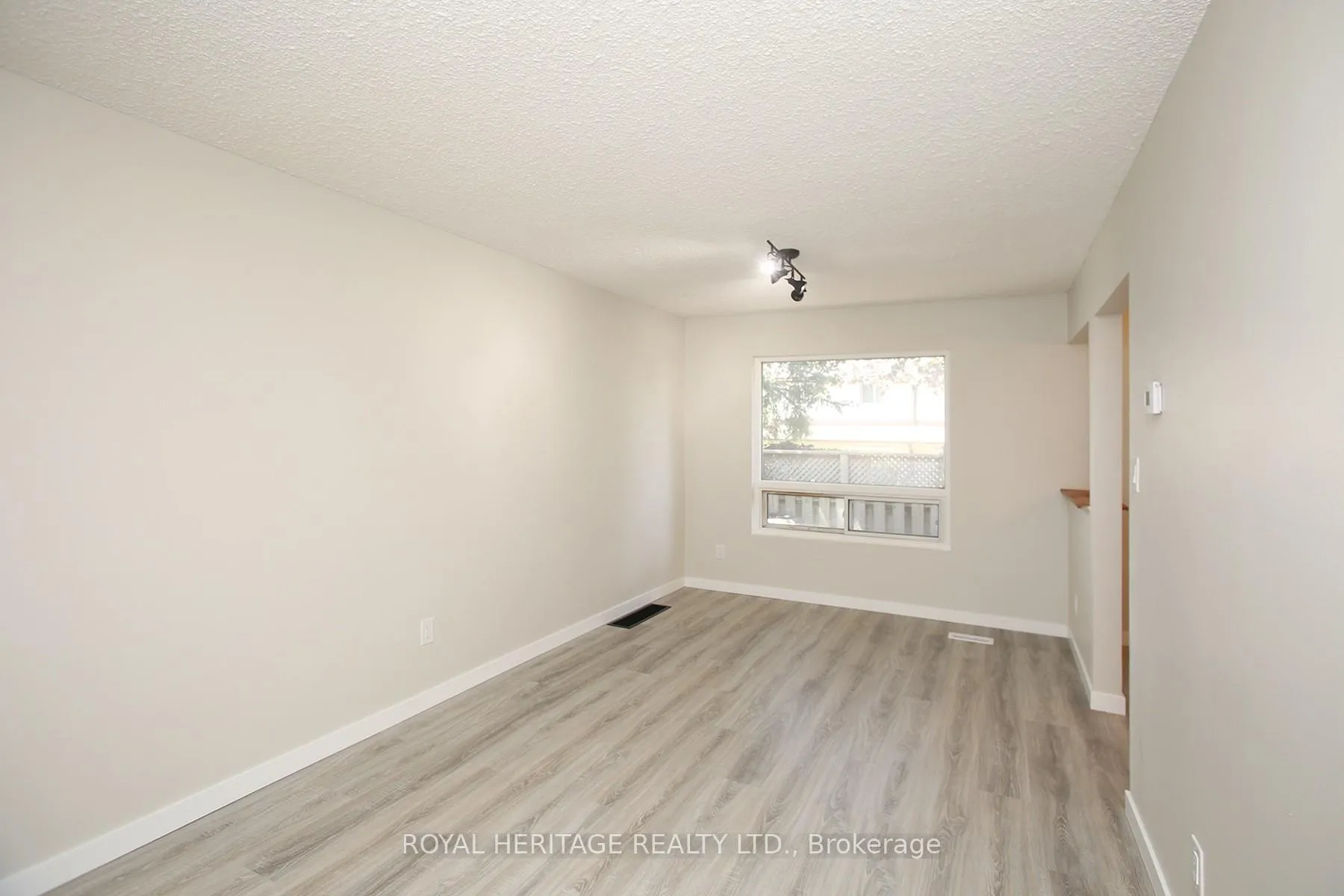 Photo 9 of 27 Parker Crescent, Ajax, South East — HOMEH