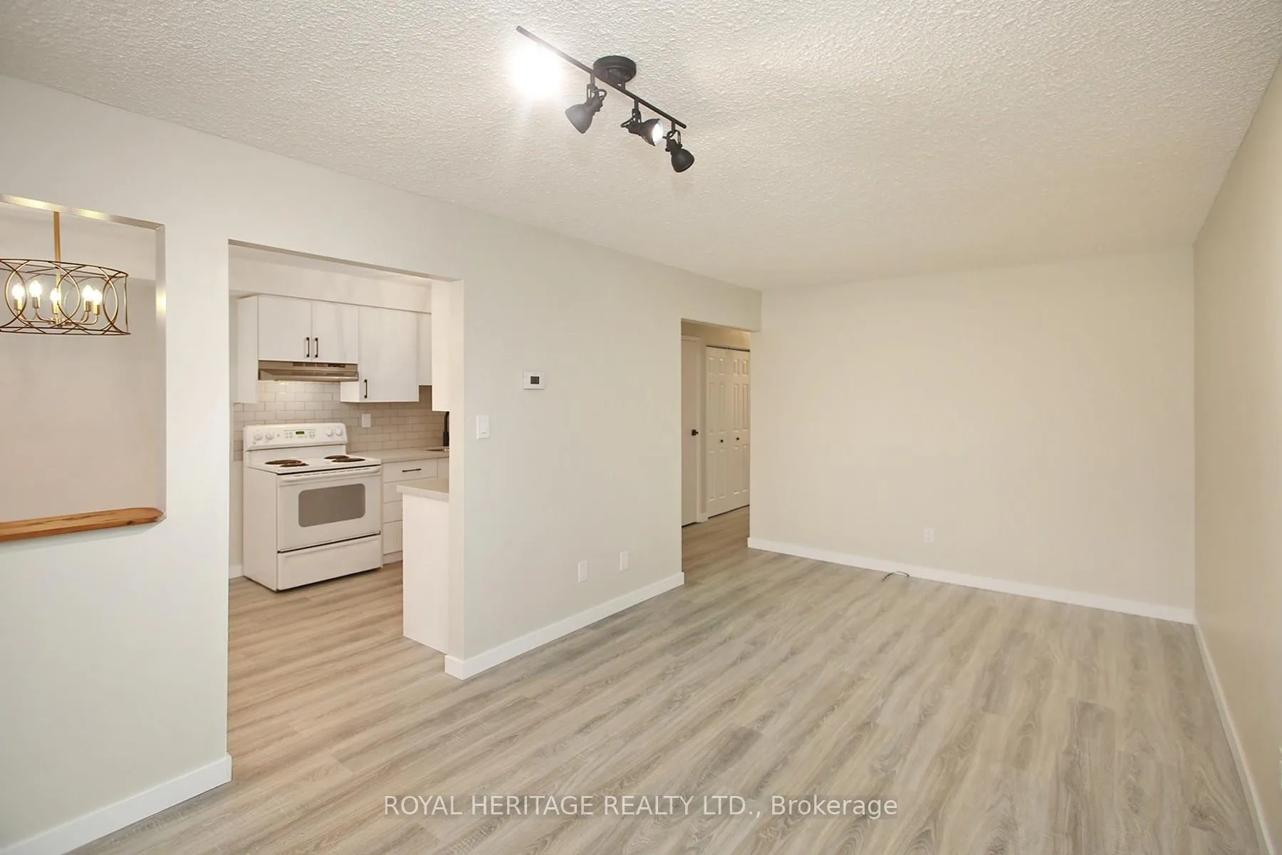 Photo 10 of 27 Parker Crescent, Ajax, South East — HOMEH