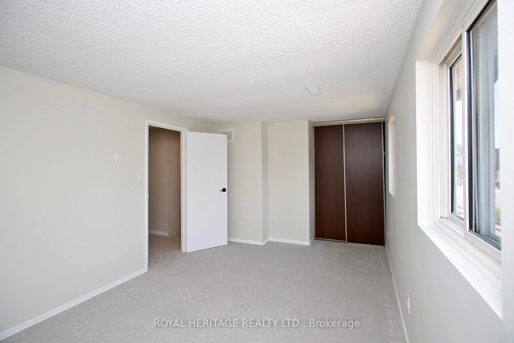 Photo 15 of 27 Parker Crescent, Ajax, South East — HOMEH