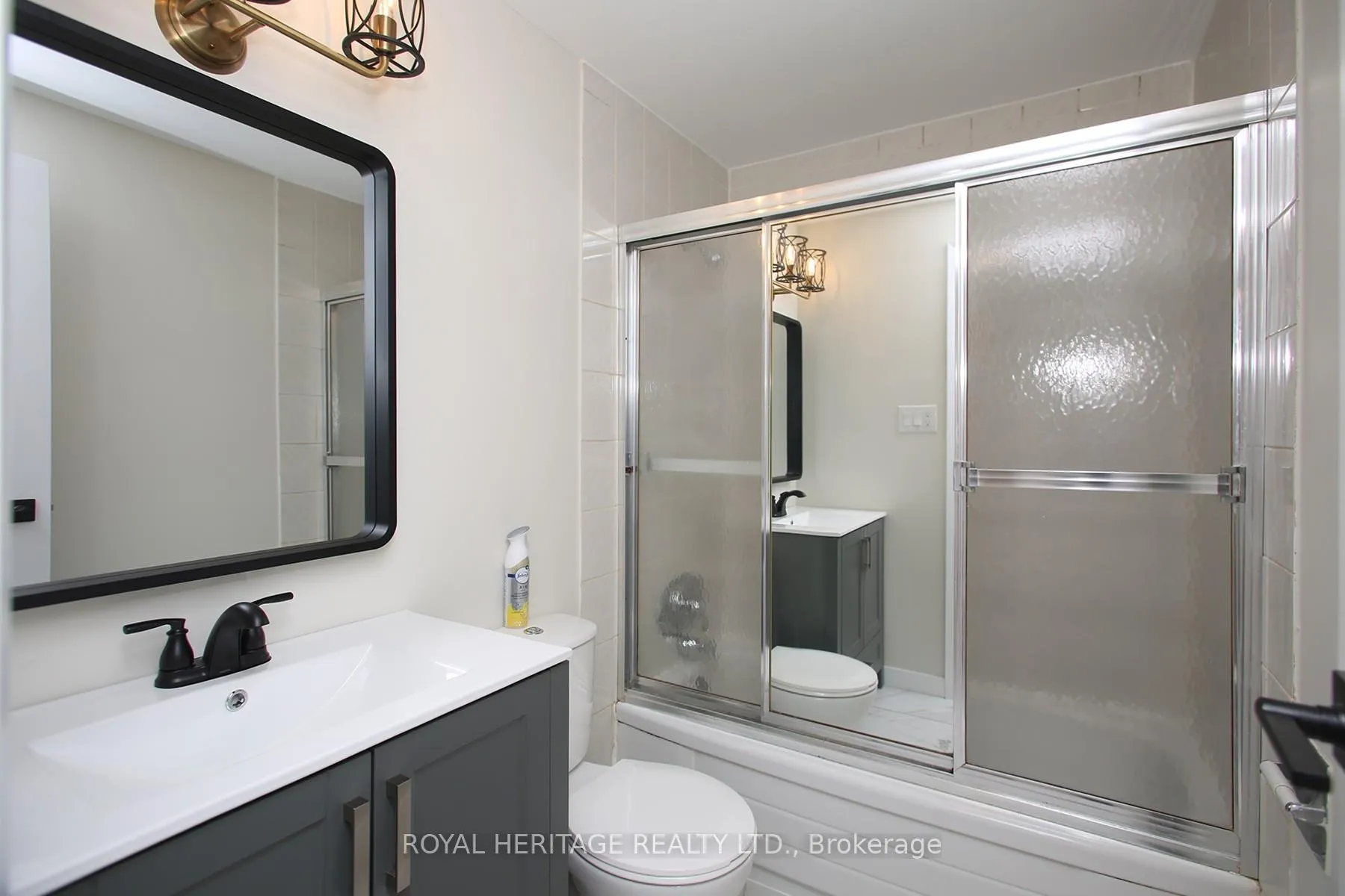 Photo 17 of 27 Parker Crescent, Ajax, South East — HOMEH
