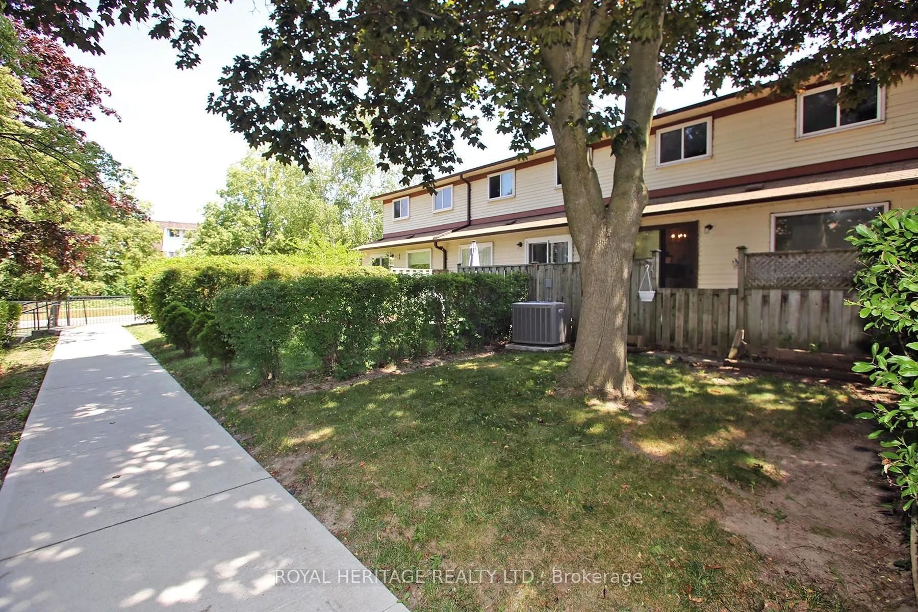 Photo 22 of 27 Parker Crescent, Ajax, South East — HOMEH