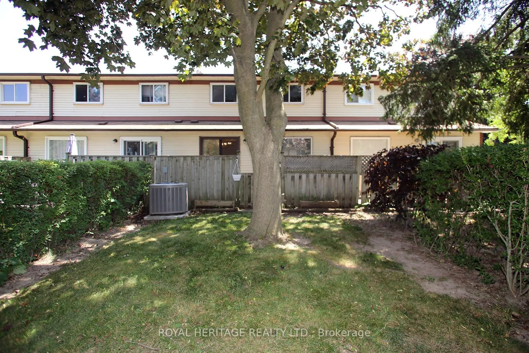 Photo 23 of 27 Parker Crescent, Ajax, South East — HOMEH