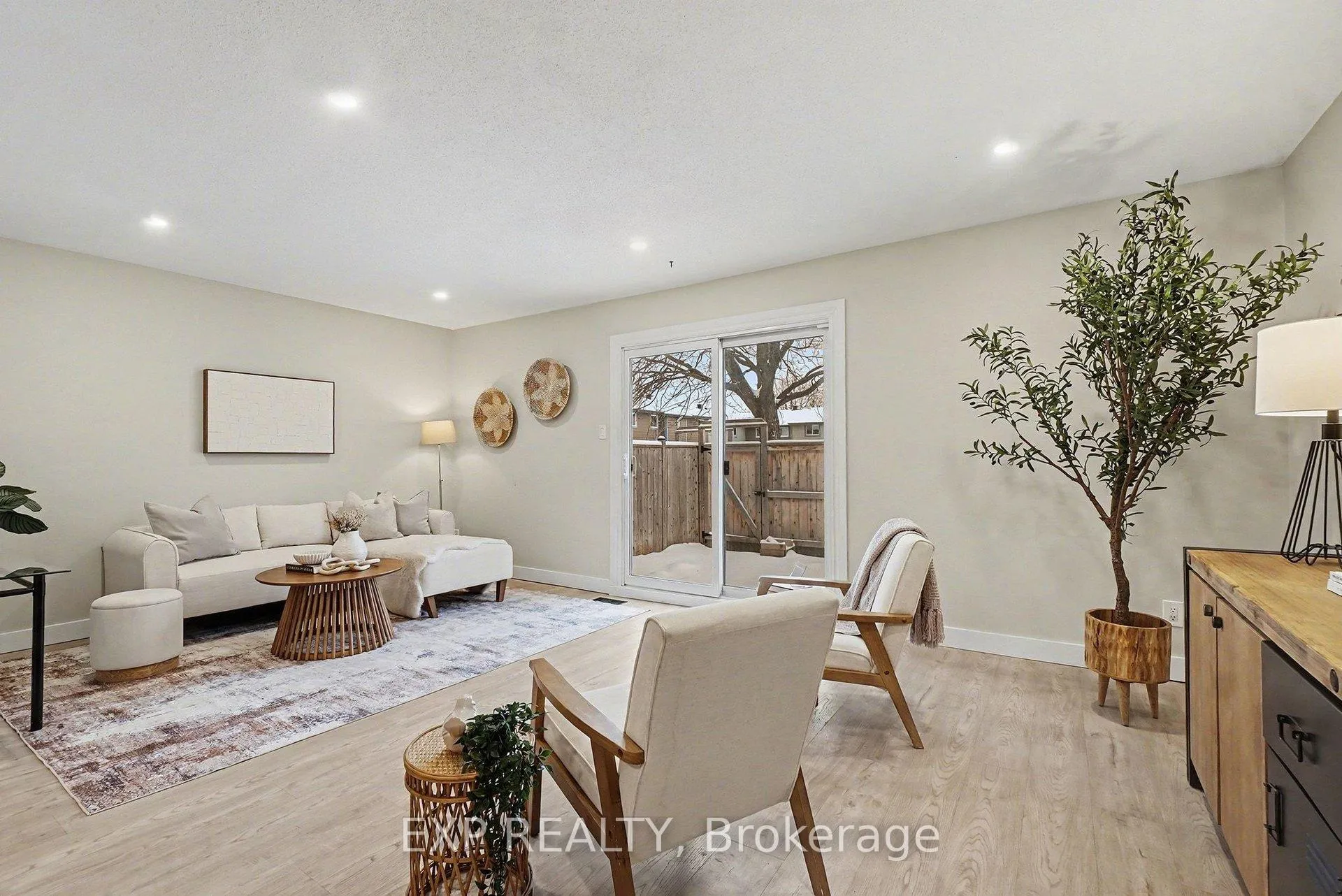 Photo 5 of Unit 61, 2336 Orient Park Drive, Ottawa, Blackburn Hamlet (South) — HOMEH