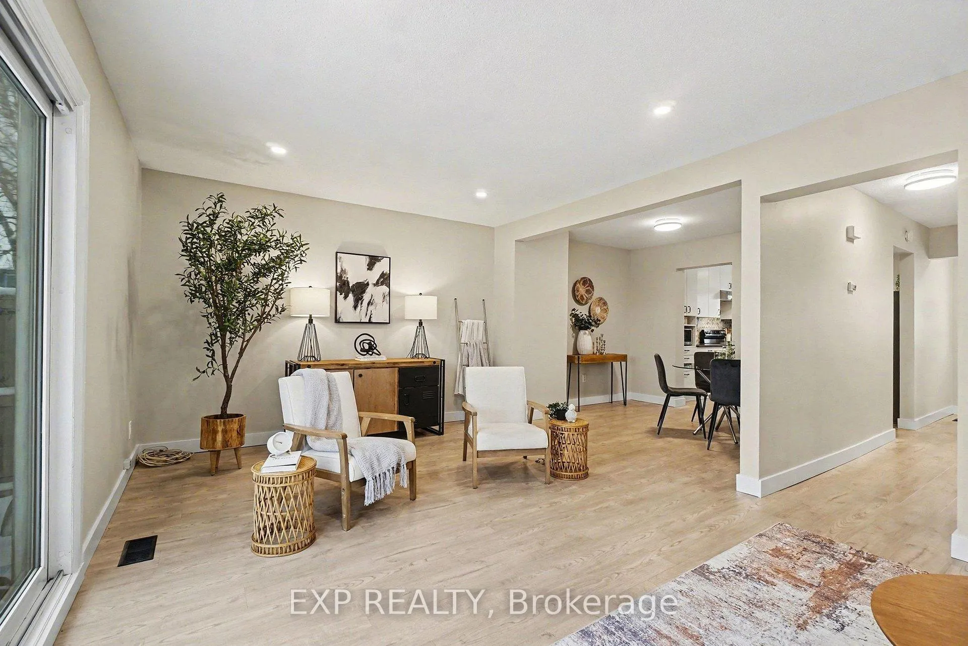 Photo 6 of Unit 61, 2336 Orient Park Drive, Ottawa, Blackburn Hamlet (South) — HOMEH