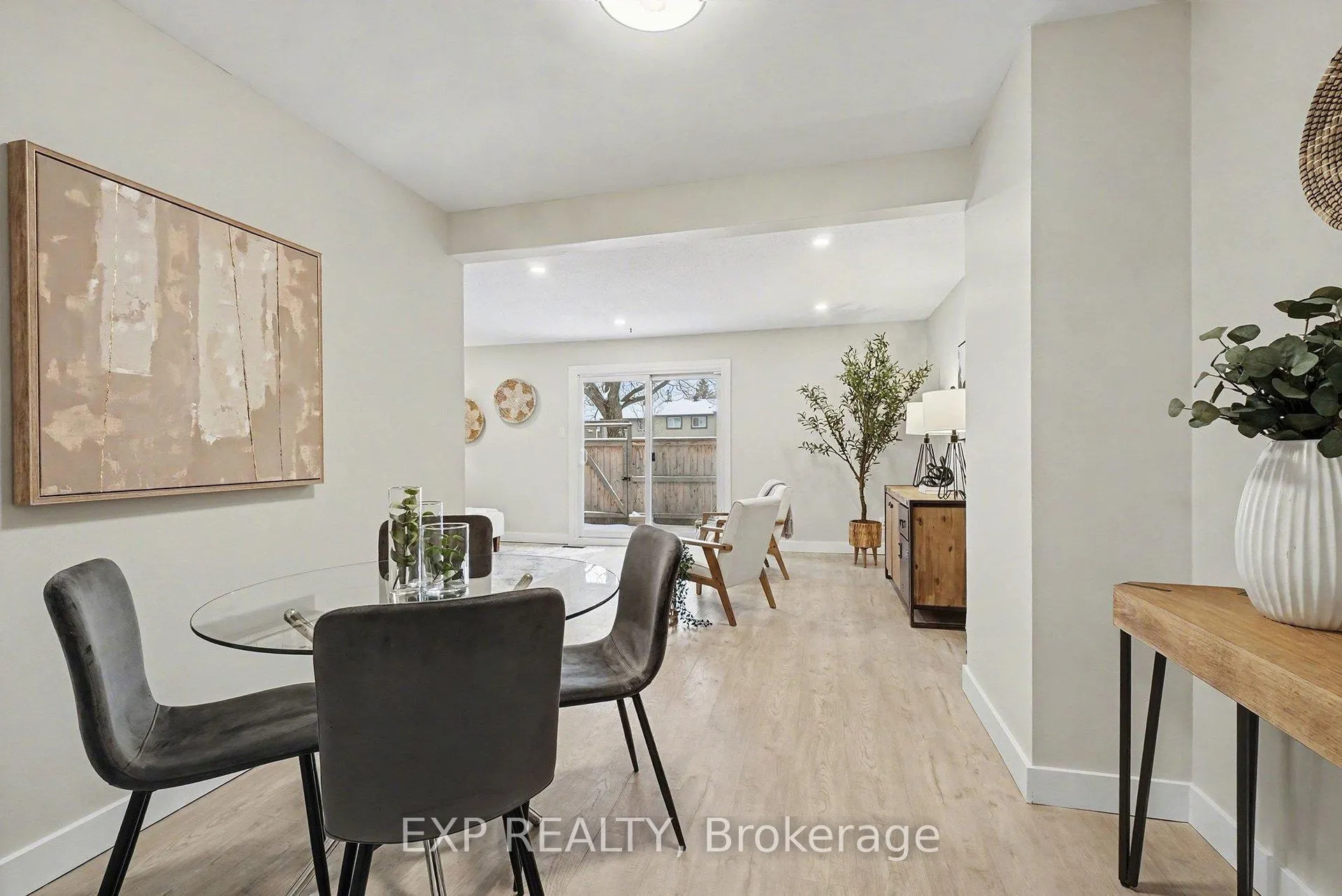 Photo 11 of Unit 61, 2336 Orient Park Drive, Ottawa, Blackburn Hamlet (South) — HOMEH