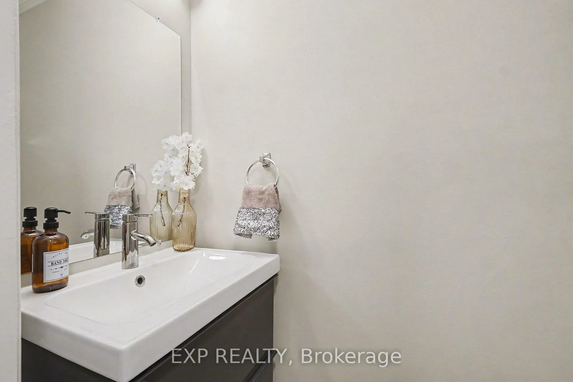 Photo 17 of Unit 61, 2336 Orient Park Drive, Ottawa, Blackburn Hamlet (South) — HOMEH