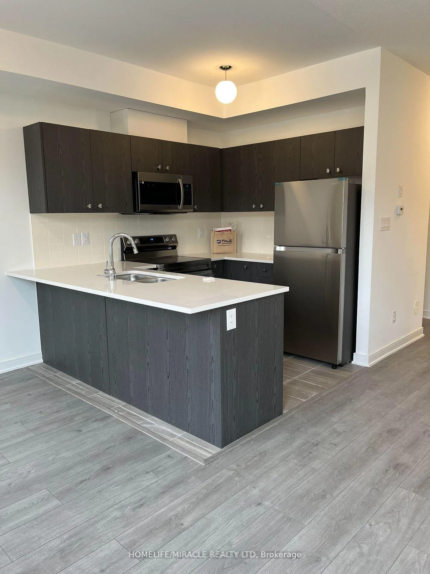 Photo 2 of 42 Spry Lane, Barrie, Innis-Shore — HOMEH