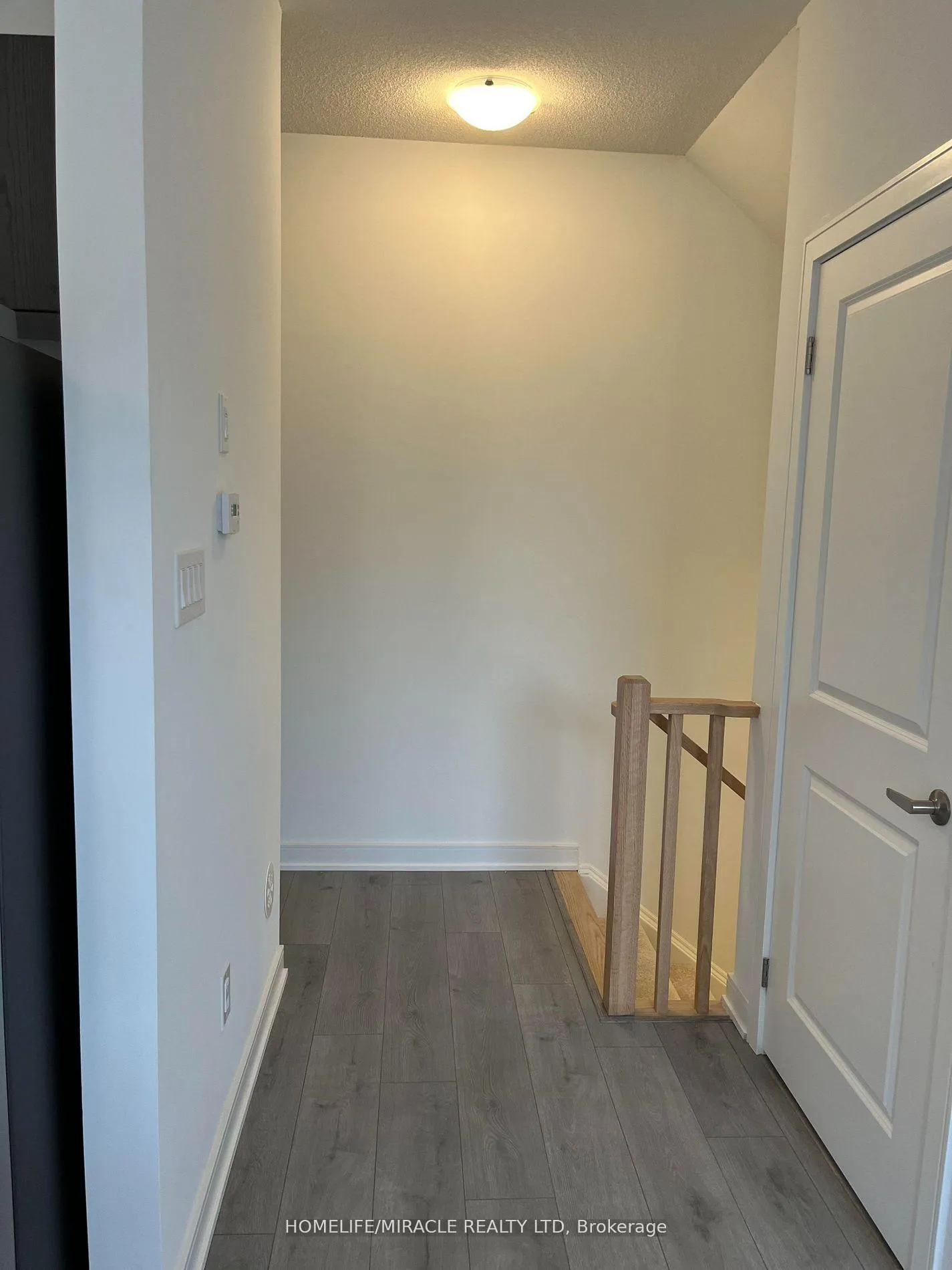Photo 6 of 42 Spry Lane, Barrie, Innis-Shore — HOMEH