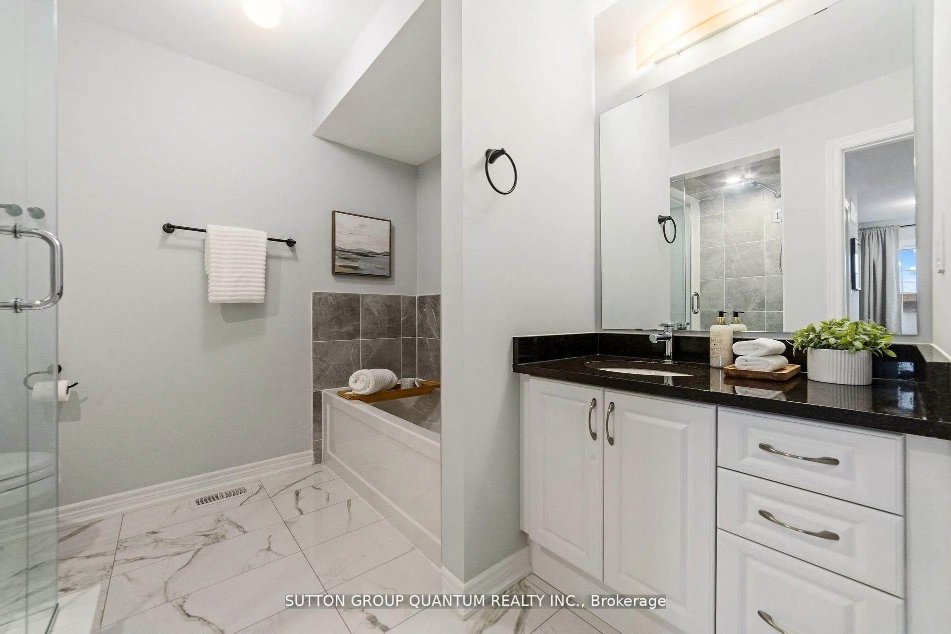 Photo 24 of 36 Bluestone Crescent, Brampton, Sandringham-Wellington — HOMEH