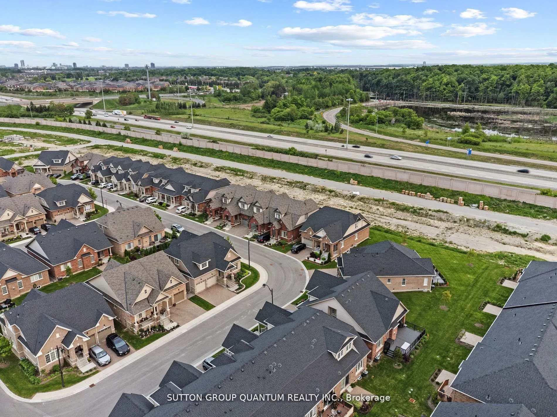 Photo 29 of 36 Bluestone Crescent, Brampton, Sandringham-Wellington — HOMEH
