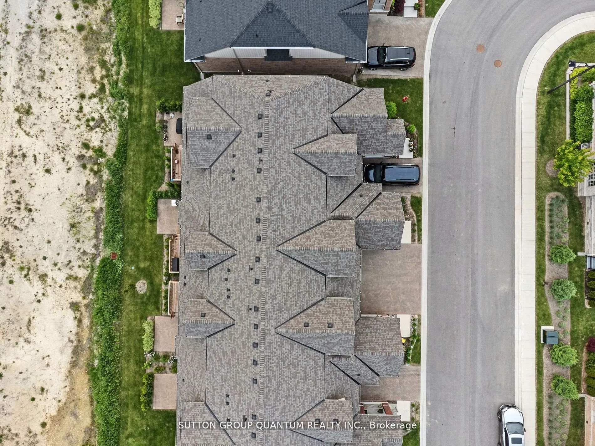 Photo 32 of 36 Bluestone Crescent, Brampton, Sandringham-Wellington — HOMEH