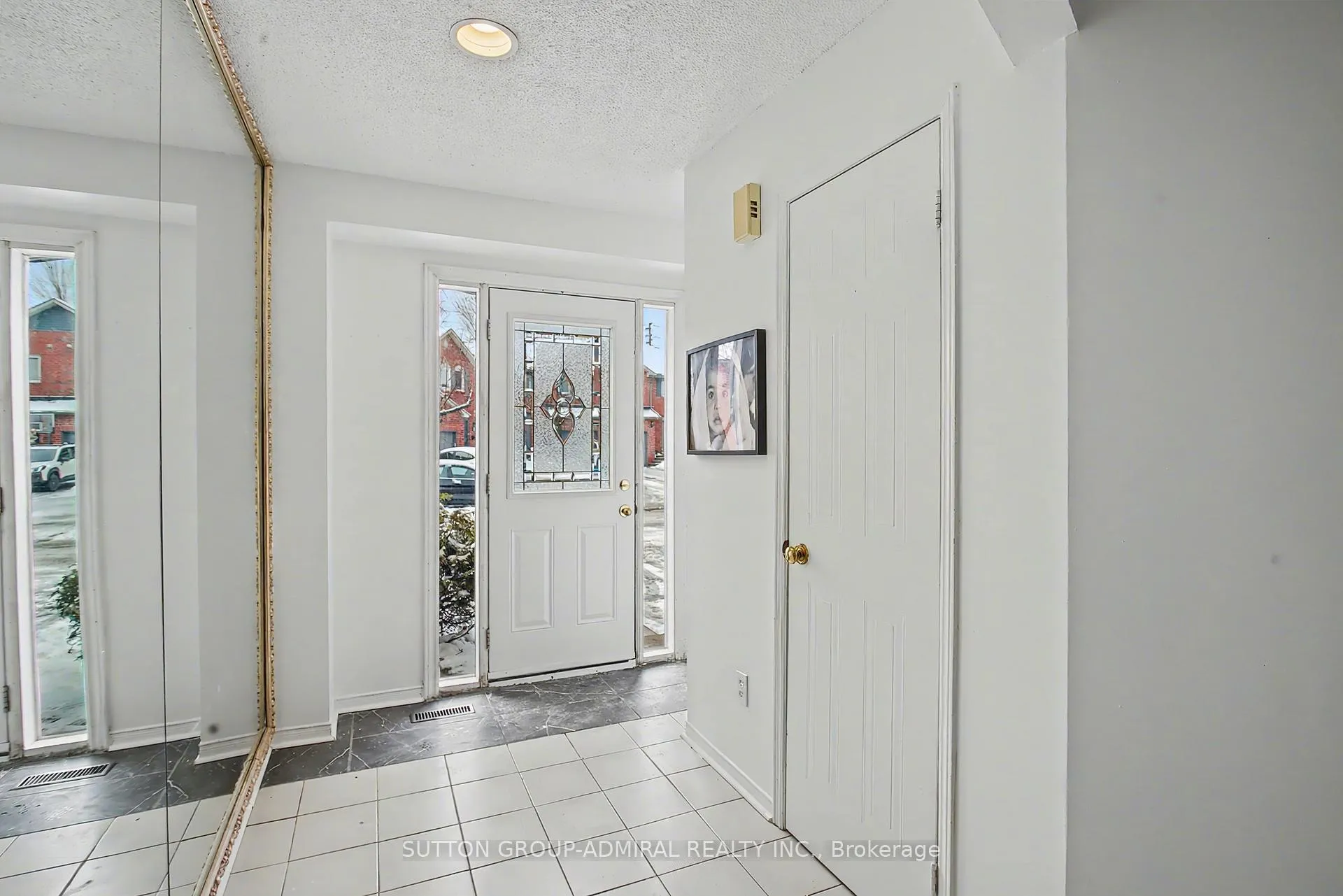 Photo 2 of 76 Beaumont Place, Vaughan, Uplands — HOMEH