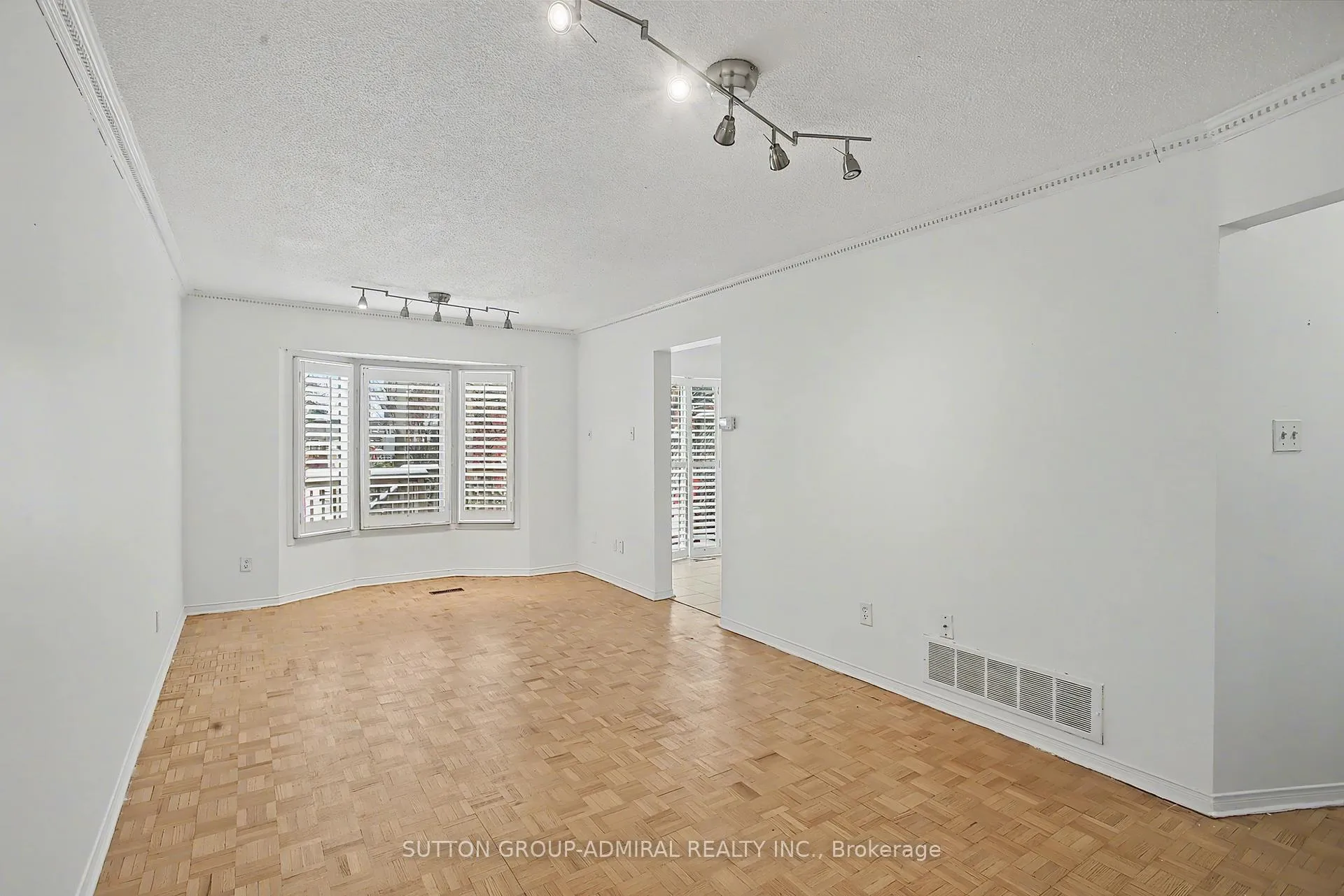 Photo 6 of 76 Beaumont Place, Vaughan, Uplands — HOMEH