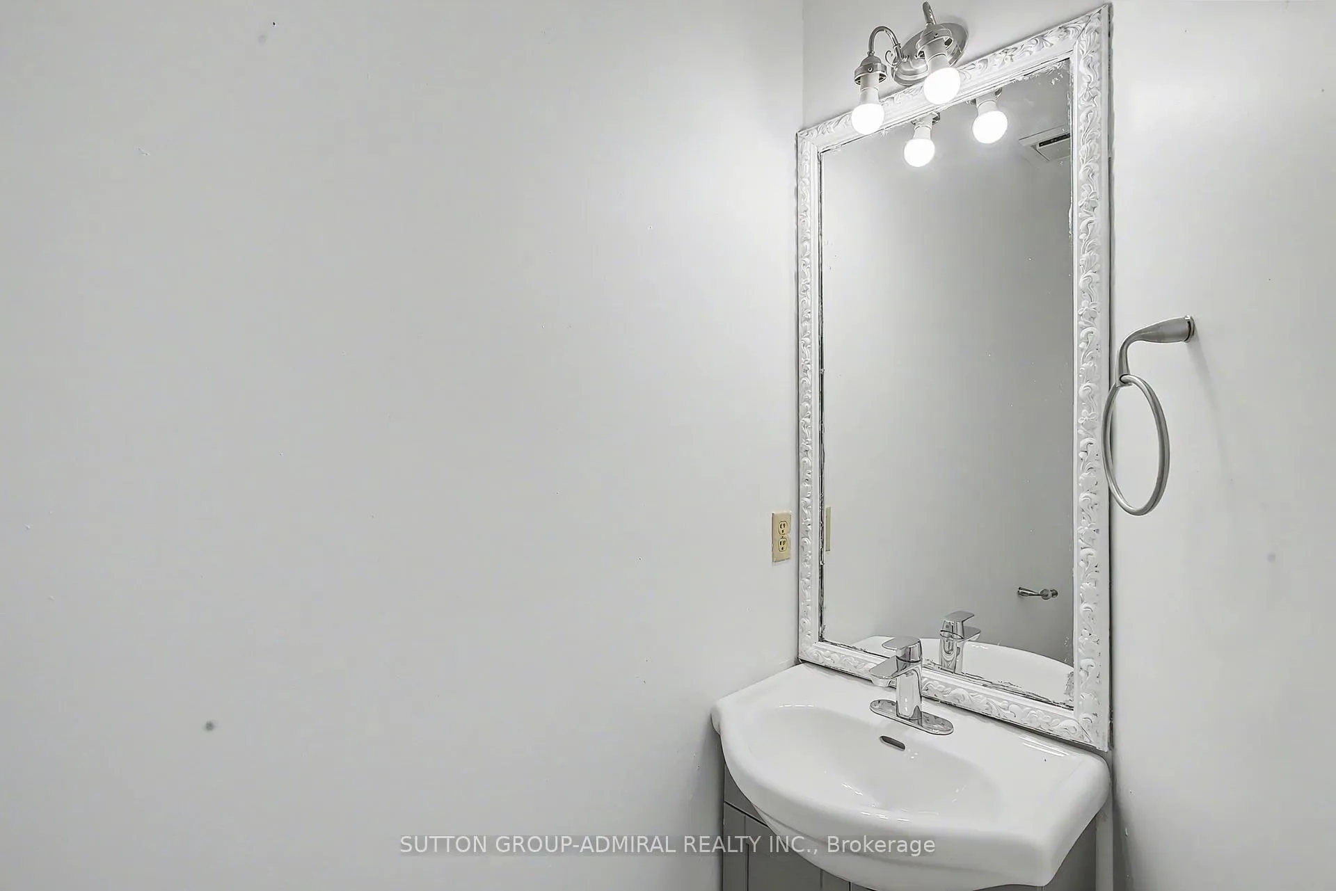 Photo 9 of 76 Beaumont Place, Vaughan, Uplands — HOMEH