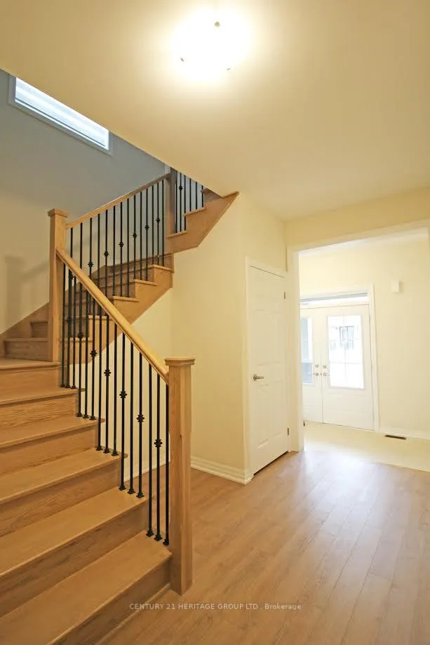 Photo 2 of 11 Stennett Drive, Georgina, Keswick North — HOMEH