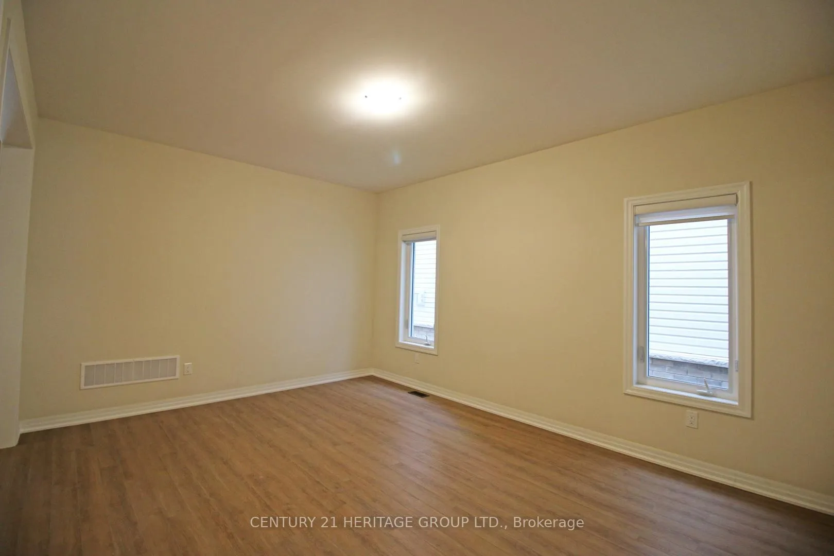 Photo 3 of 11 Stennett Drive, Georgina, Keswick North — HOMEH