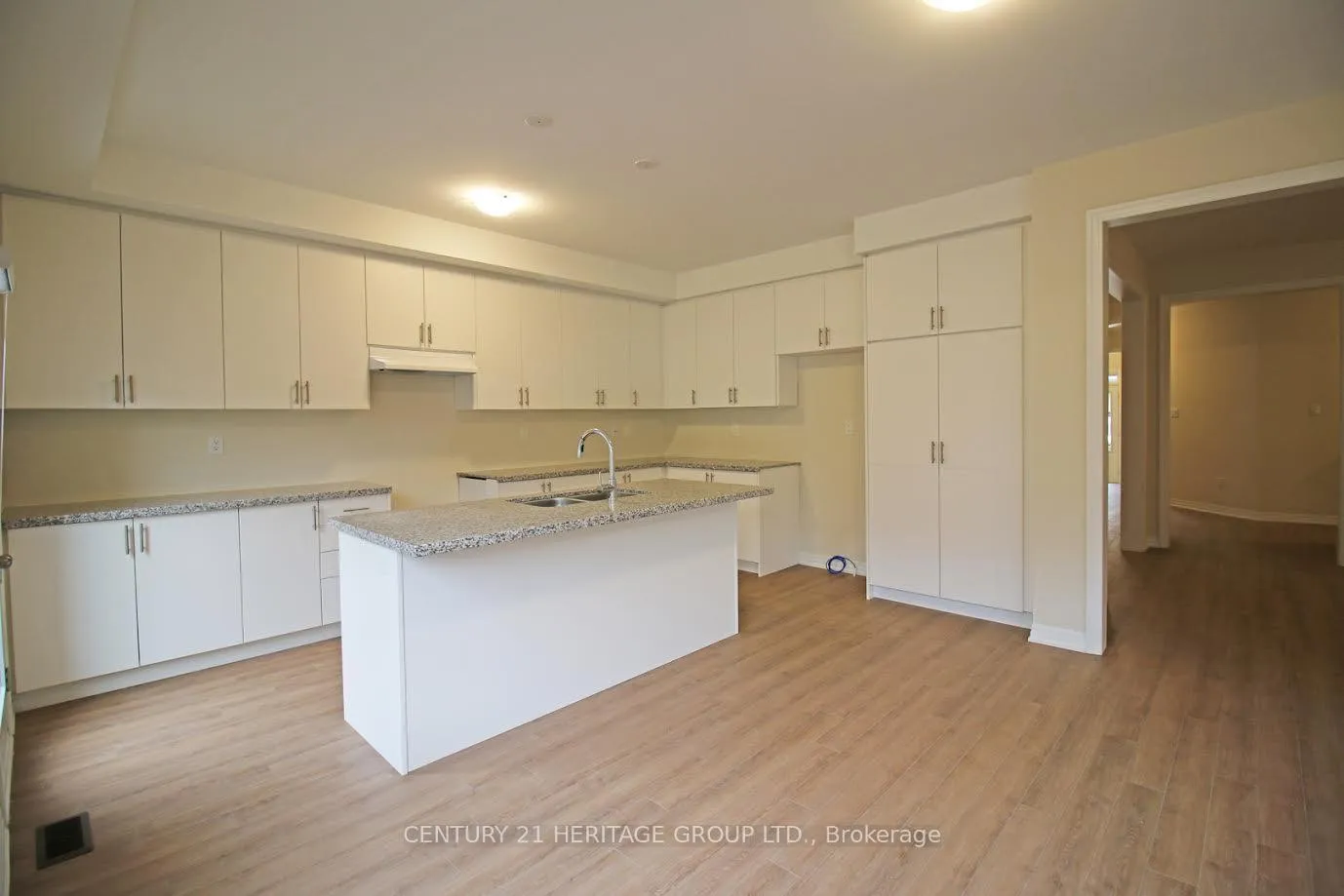 Photo 8 of 11 Stennett Drive, Georgina, Keswick North — HOMEH