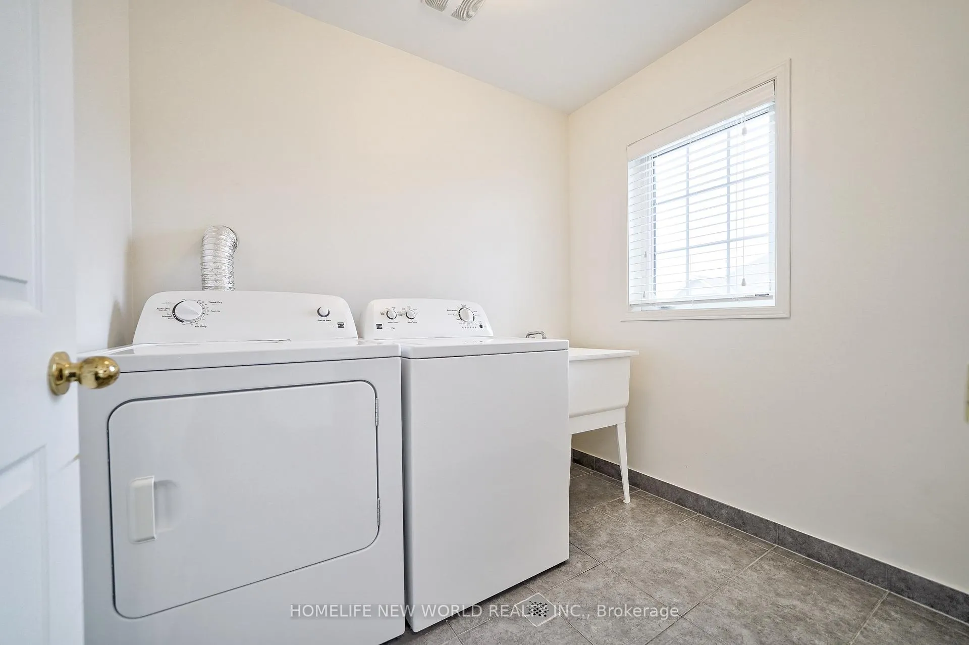 Photo 23 of 22 Dewsnap Road, Ajax, Central East — HOMEH